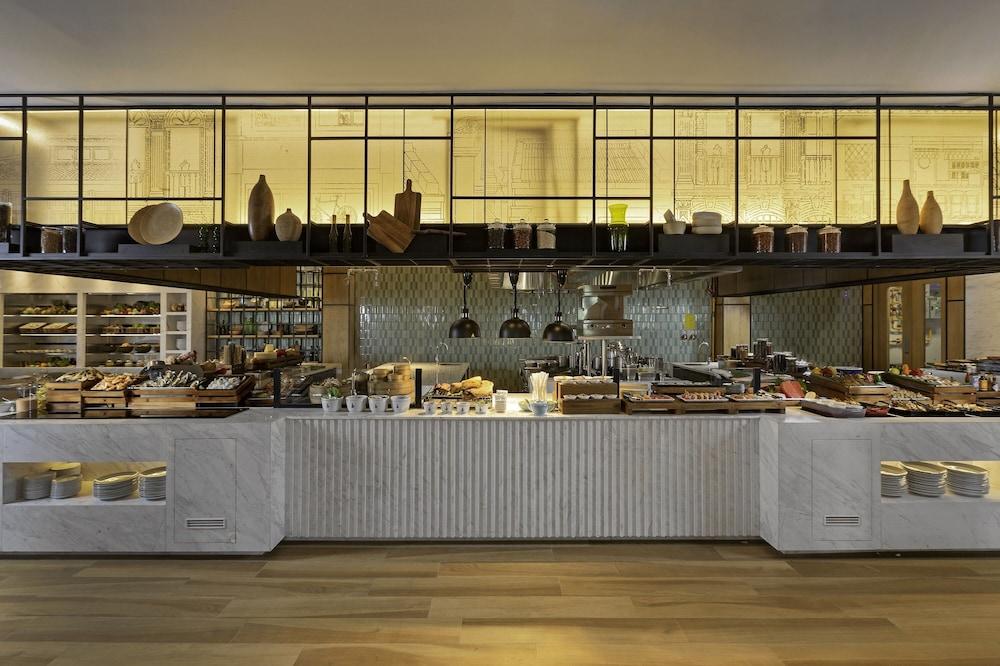 Courtyard By Marriott Phuket Town Hotell Exteriör bild