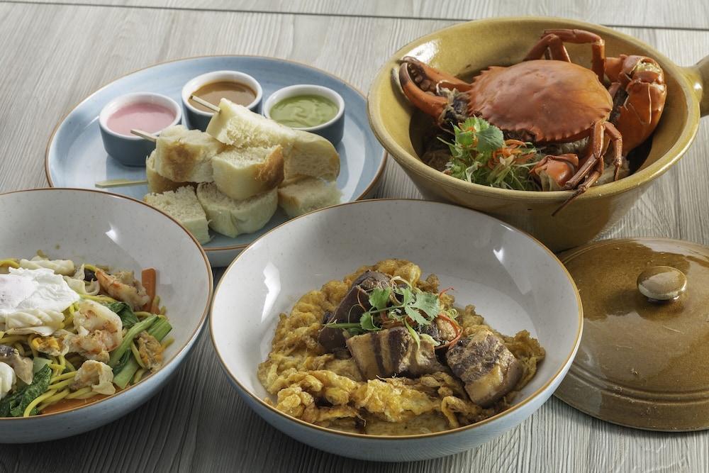 Courtyard By Marriott Phuket Town Hotell Exteriör bild