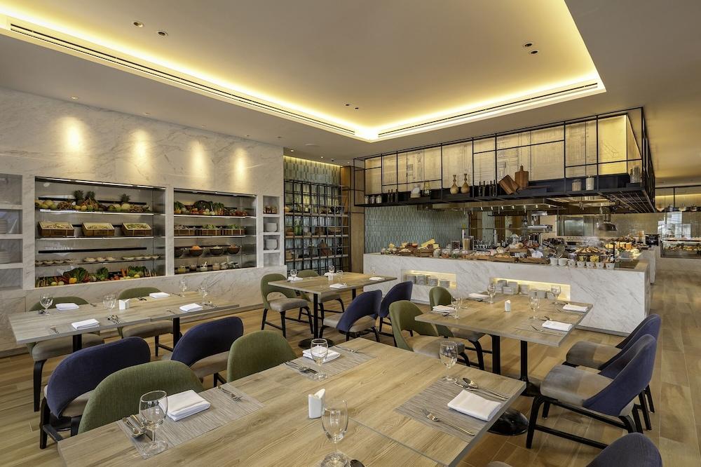 Courtyard By Marriott Phuket Town Hotell Exteriör bild