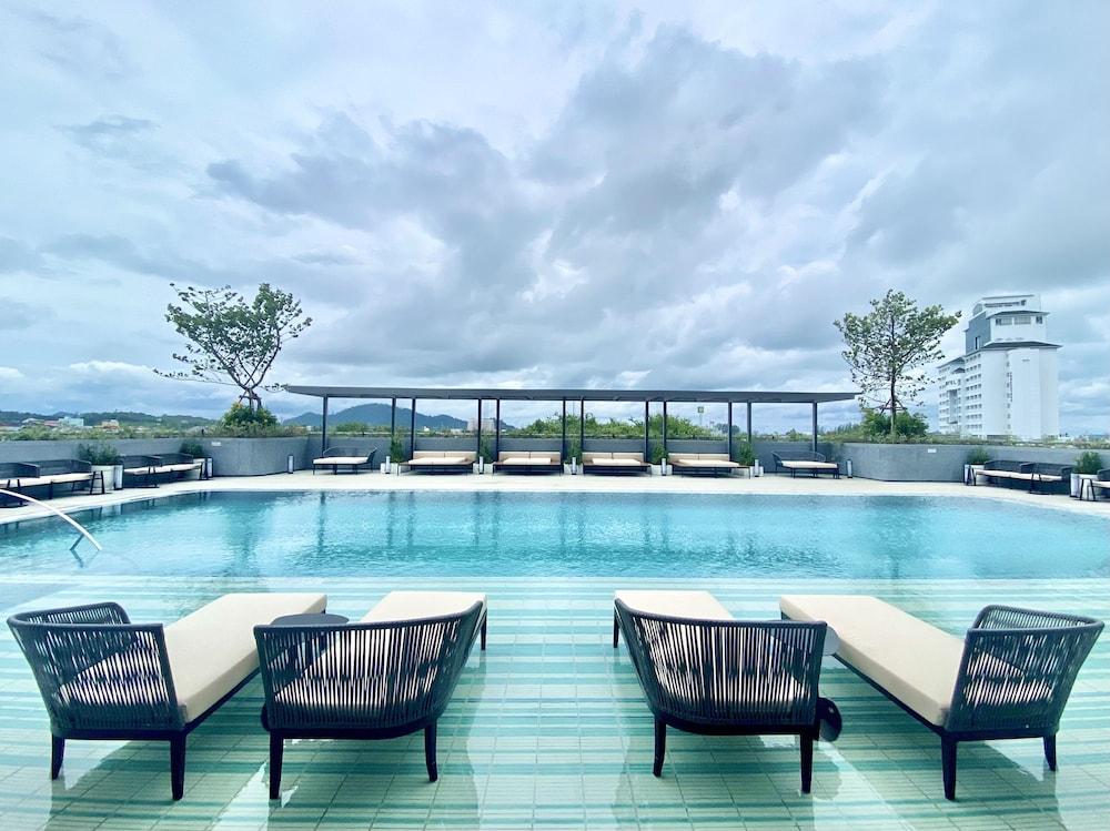 Courtyard By Marriott Phuket Town Hotell Exteriör bild
