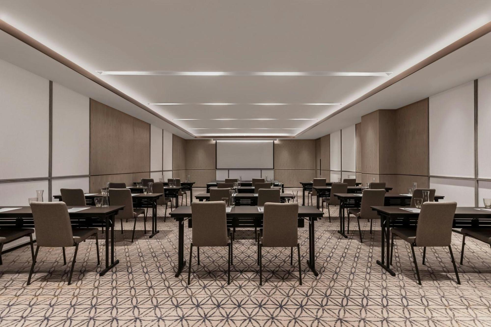 Courtyard By Marriott Phuket Town Hotell Exteriör bild