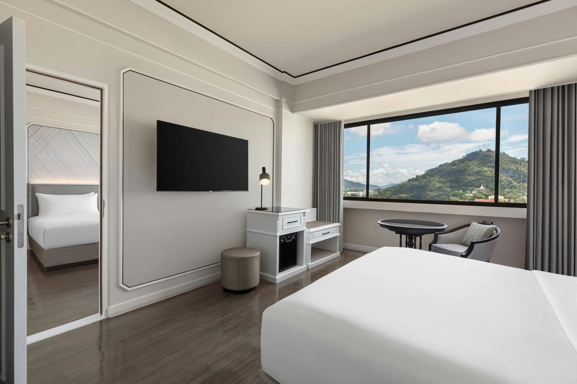 Courtyard By Marriott Phuket Town Hotell Exteriör bild