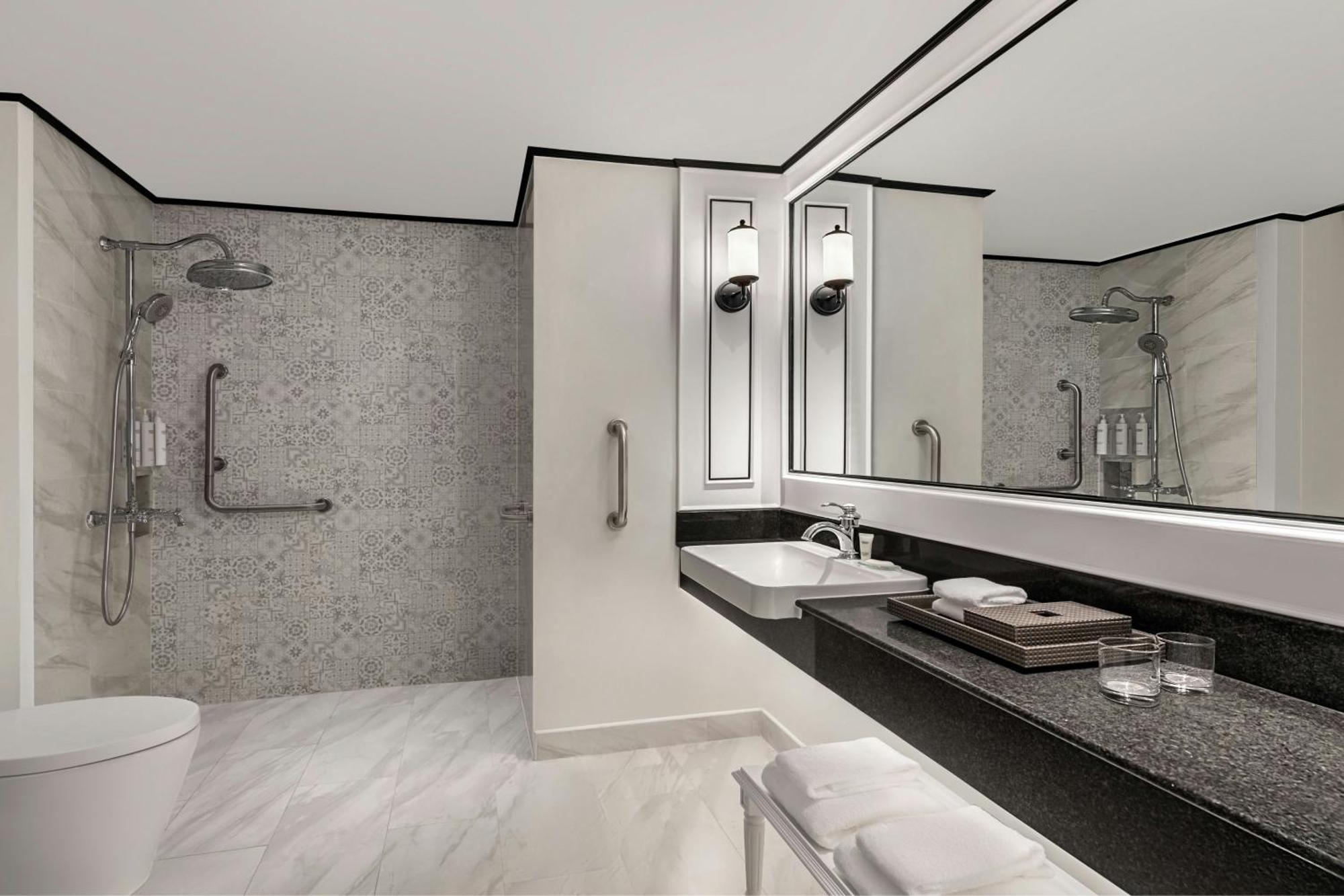 Courtyard By Marriott Phuket Town Hotell Exteriör bild