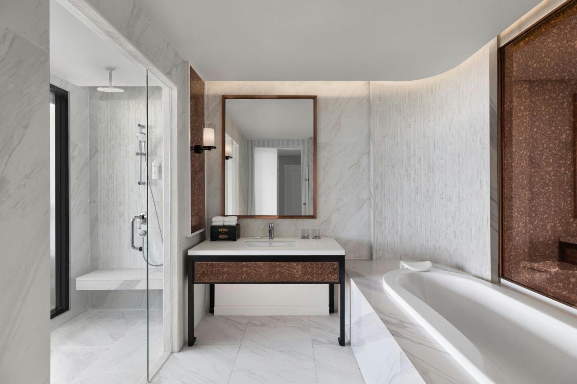Courtyard By Marriott Phuket Town Hotell Exteriör bild
