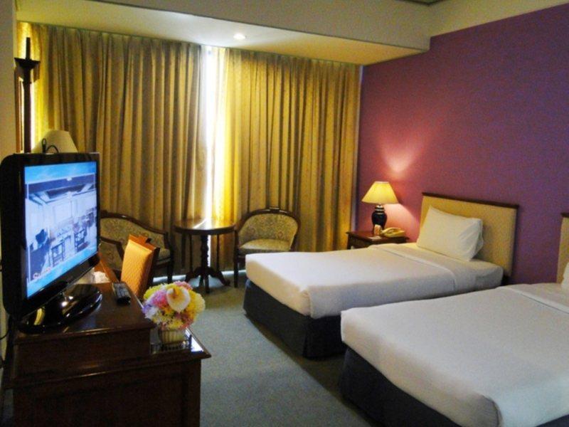 Courtyard By Marriott Phuket Town Hotell Exteriör bild