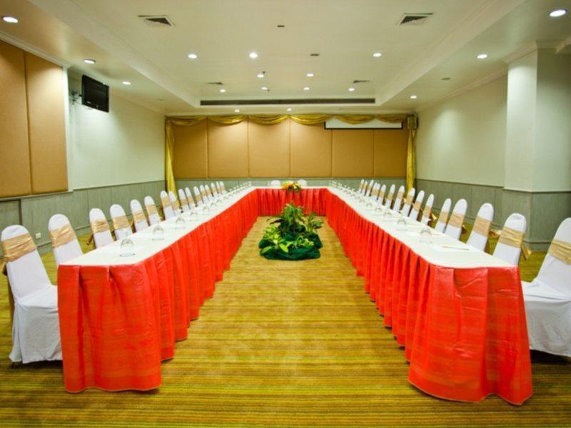 Courtyard By Marriott Phuket Town Hotell Exteriör bild